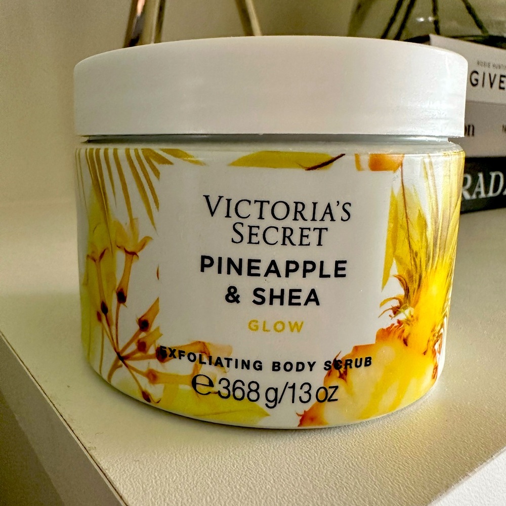 Victoria’s Secret. BODY CARE
Natural Beauty Exfoliating Body Scrub -NEW